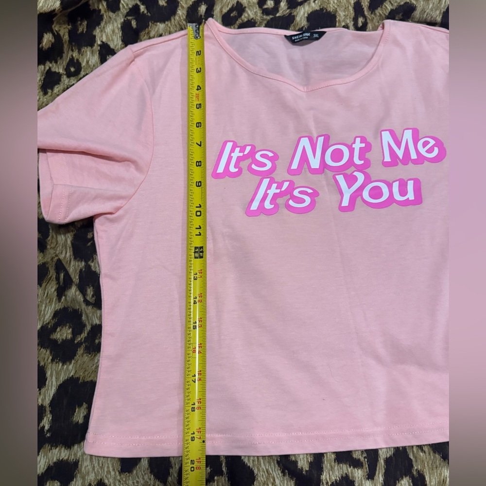 Pink “It’s not me it’s you” crop tee!
3XL BARBIE FONT - Picture 5 of 6